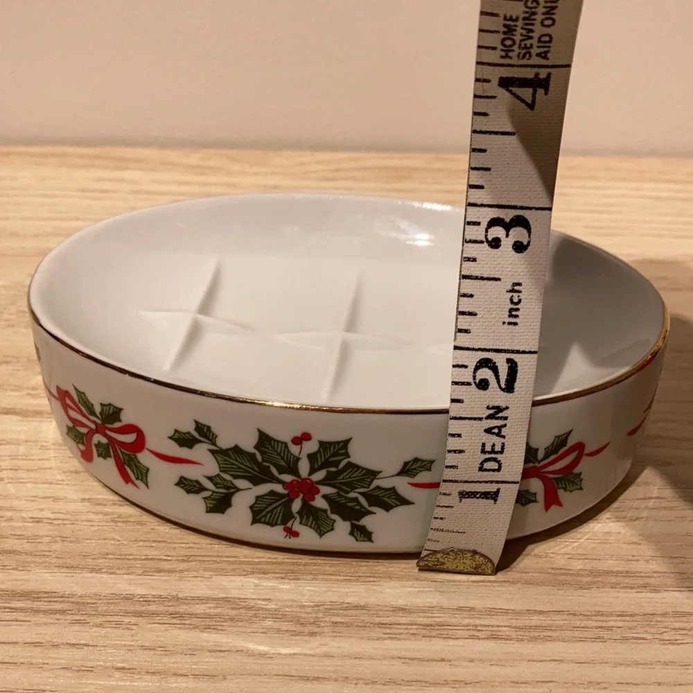 Holiday soap dish with holly and berries